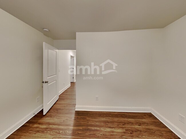 Building Photo - 513 Slew Dr