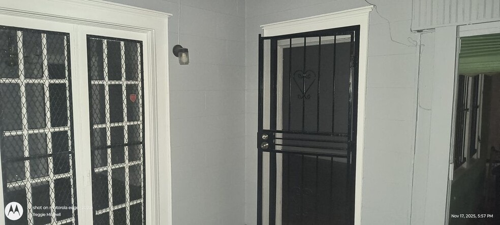 Building Photo - 1237 E Anderson St