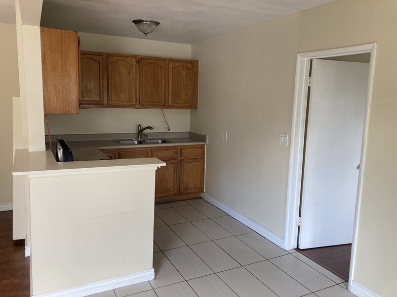Building Photo - 1001 S Tamarack Dr