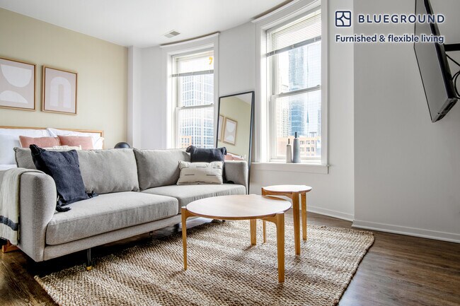 Building Photo - 30 E Roosevelt Rd