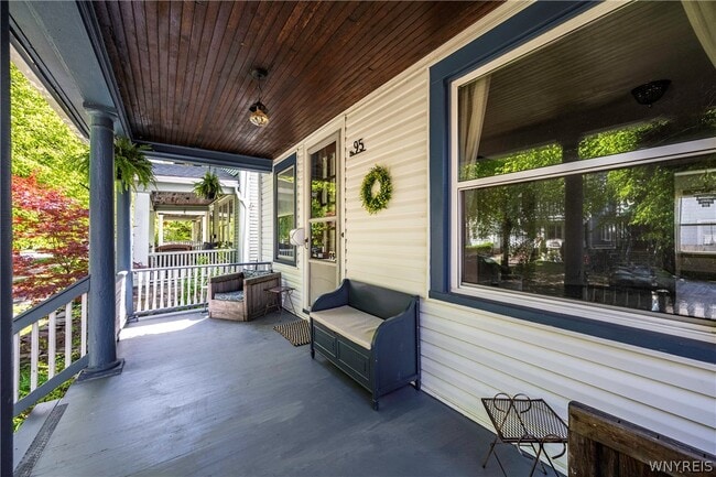 Building Photo - 95 Russell St