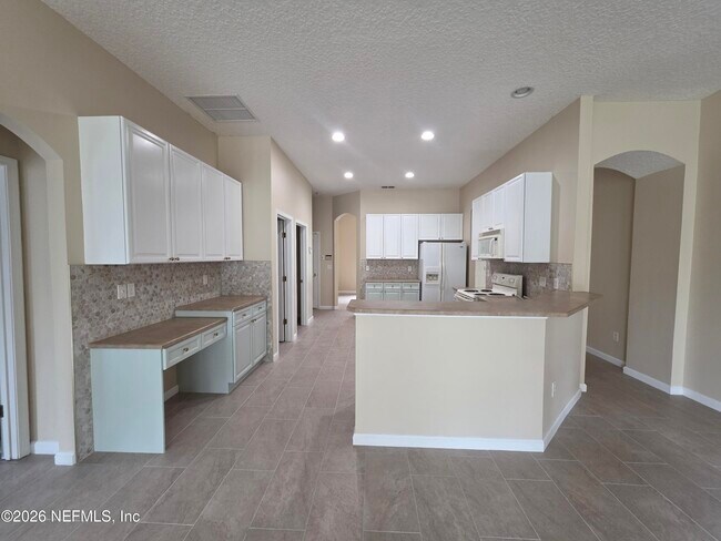 Building Photo - 739 Wakemont Dr