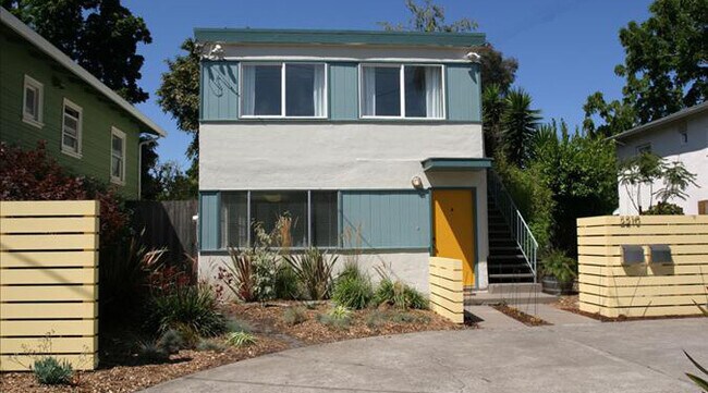 Building Photo - 2210 Curtis St