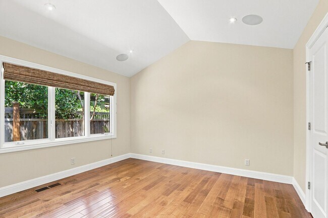 Building Photo - Beautiful 4-Bedroom 3.5-Bathroom Los Gatos Home