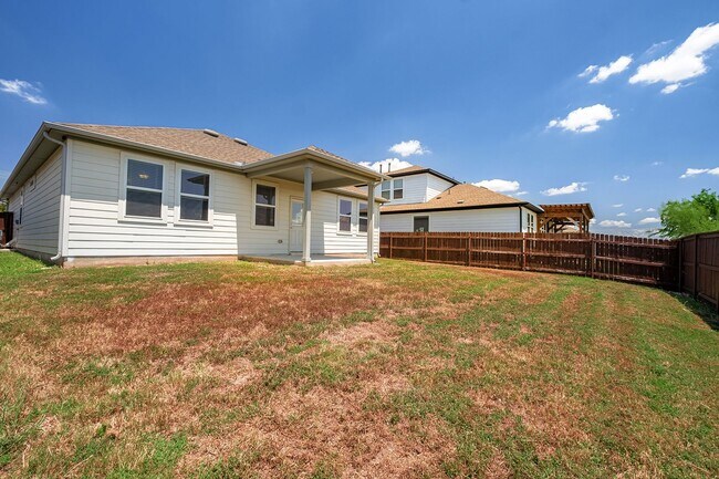 Building Photo - Homey 4 Bedroom, 2 Bath, 1-Story Home in H...