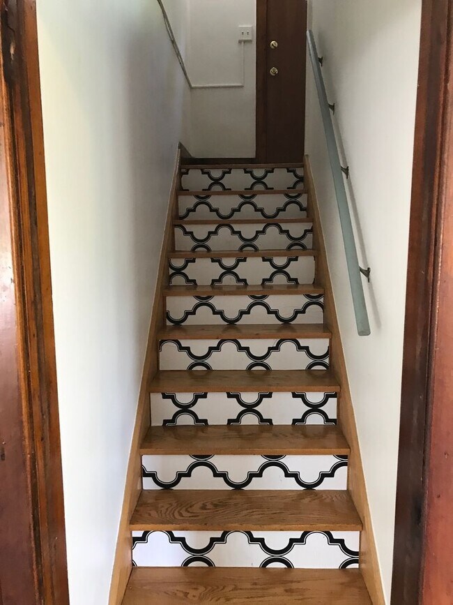 Building Photo - Spacious & Updated Craftsman House in Gifford Park