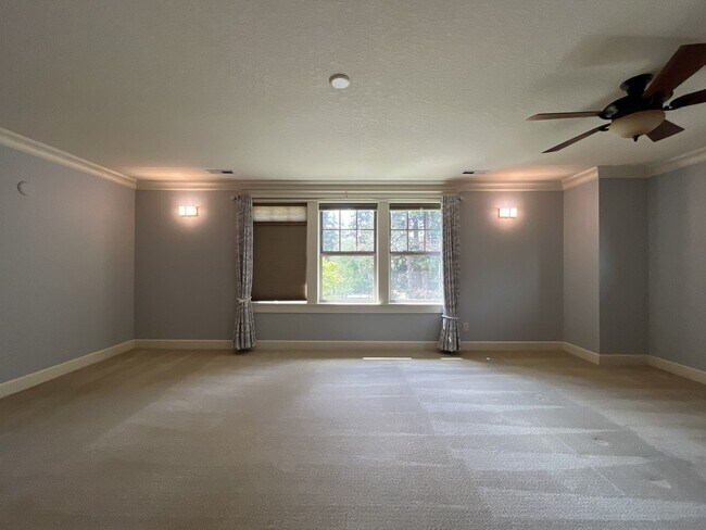 Building Photo - Luxury 5 Bedroom Home with Soaking Tub, Chef’s Kitchen & Expansive Primary Suite