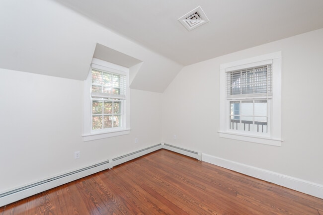Quiet bedroom 1 - 206 E Marion St
