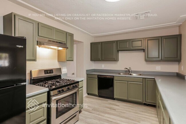 Building Photo - 3114 W Charter Oak Rd