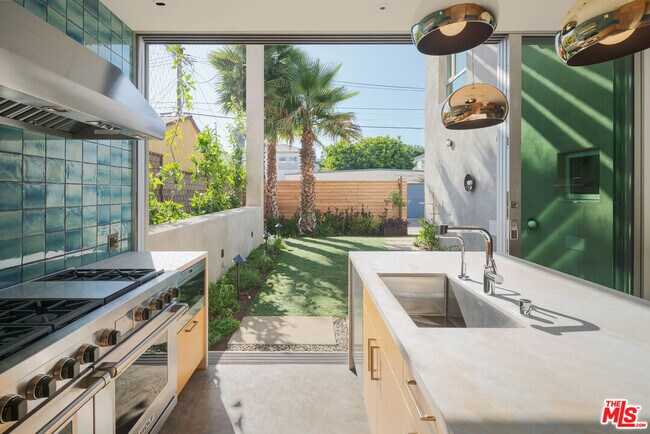 Building Photo - 2801 Sanborn Ave