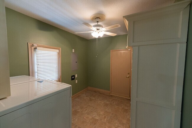 Building Photo - 5517 Robinridge Rd