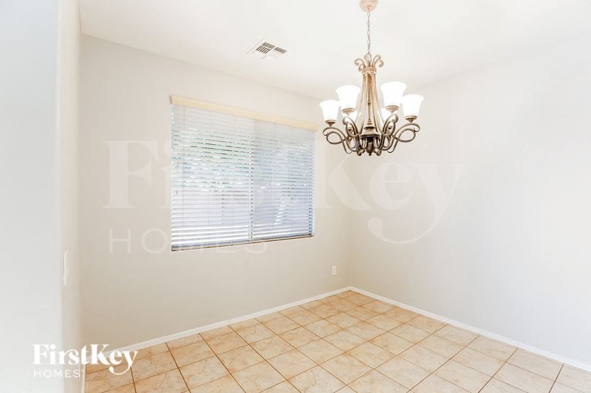 Building Photo - 15913 W Ventura St