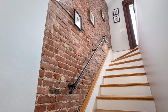 Building Photo - 235 Bloomfield St