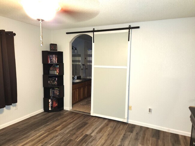 Building Photo - 4 bedroom, 2 bath in Ocotillo subdivision