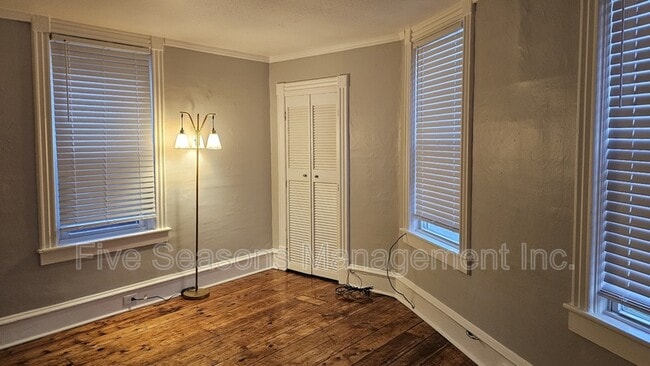 Building Photo - 25 Intervale Ave