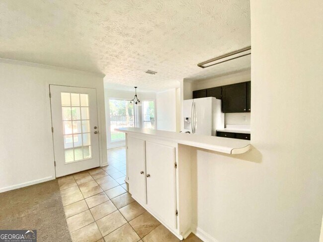 Building Photo - 640 Suwanee Lakes Cir NW