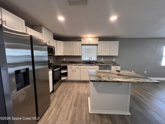 Building Photo - 741 Frisco St SE