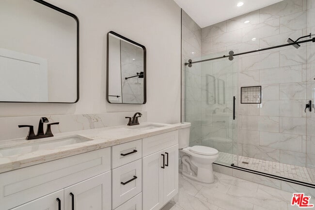 Building Photo - 11108 Norris Ave