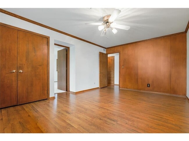 Building Photo - 6400 Greenbriar Ave