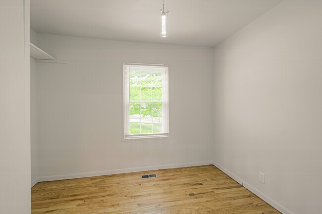 Building Photo - 6306 E 153 St