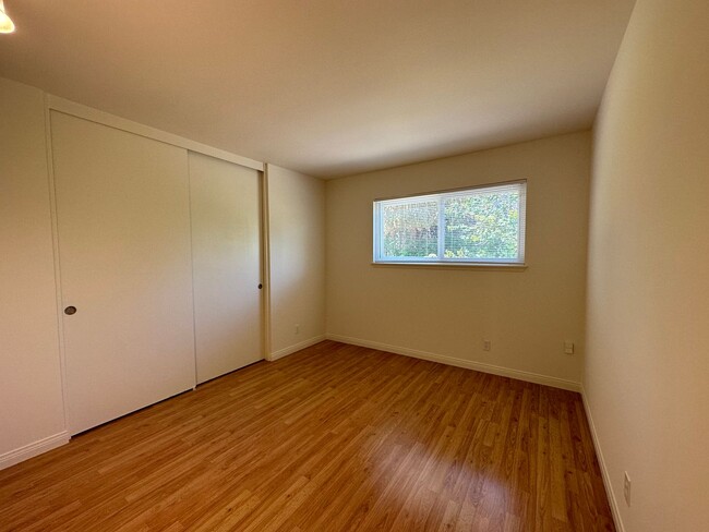 Building Photo - Lovely Remodeled 4 bedroom 2.5 bathroom ho...