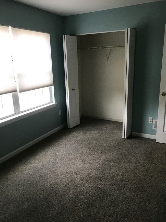 Building Photo - Beautiful State College townhouse available June!