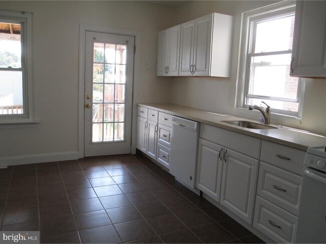 Building Photo - 429 S 9th St