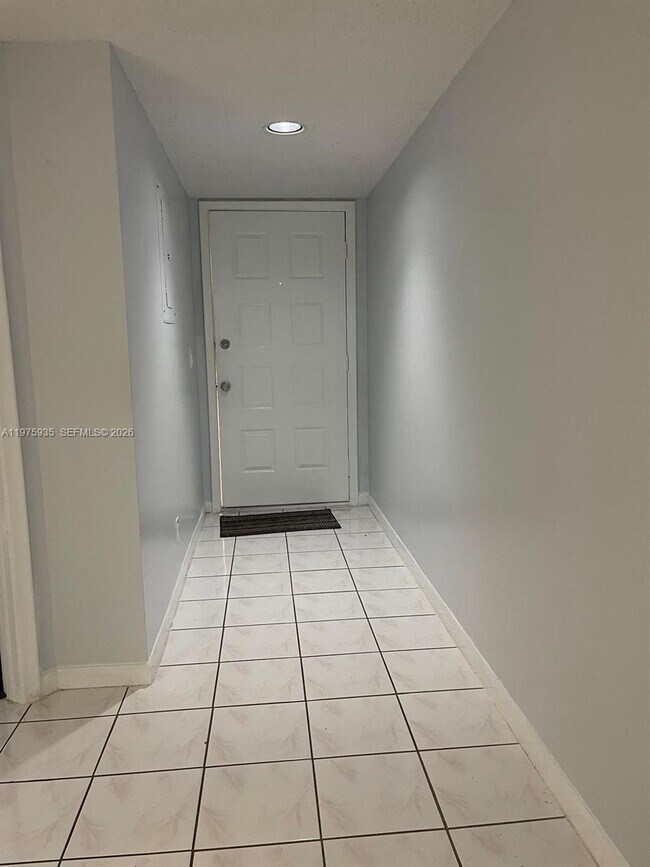 Building Photo - 1110 SW 125th Ave