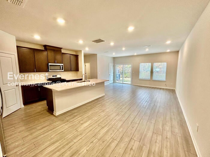 Building Photo - 322 Timberland Ave