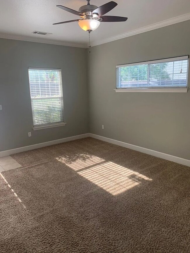 Building Photo - MOVE IN SPECIAL $500 OFF OF FIRST MONTHS RENT!!