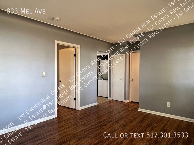 Building Photo - Well Maintained 1-BDR 1-BTH Duplex - Cat F...