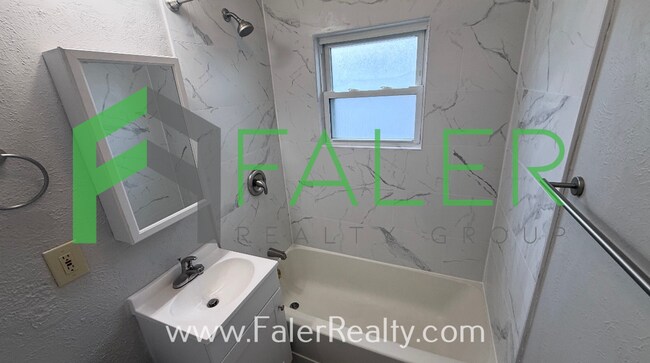 Building Photo - Charming 2-Bedroom Home