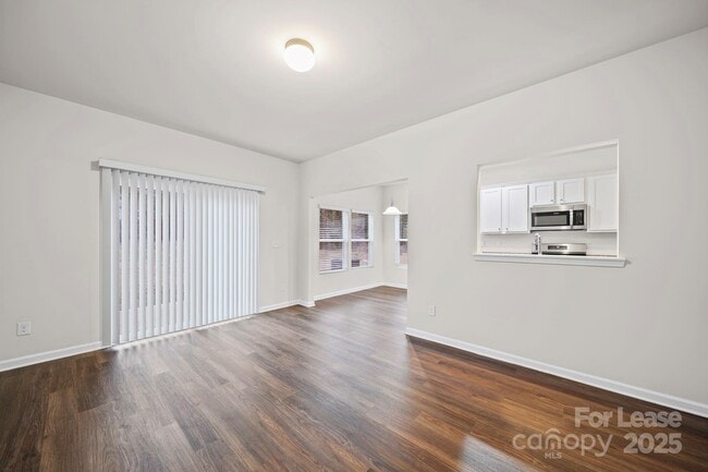 Building Photo - 916 S Battleground Ave