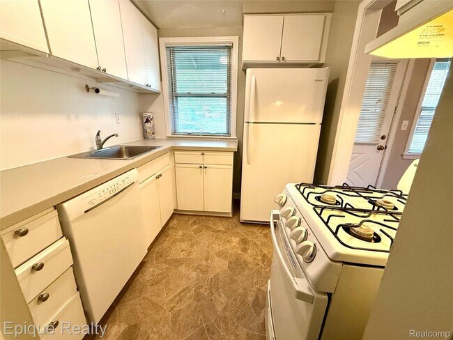 Building Photo - 2824 Whitewood St