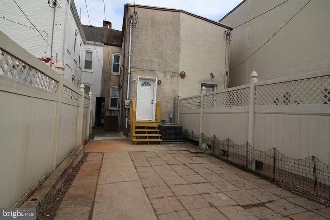 Building Photo - 230 S 3rd Ave
