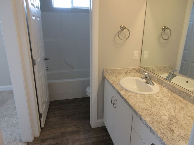 Building Photo - **Move-In Discount**3 bed -2.5 bath - Newer townhome in the heart of Cedar City!