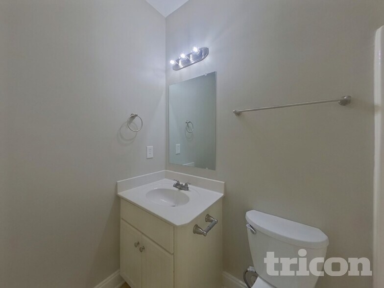 Building Photo - 117 W Nims Ave