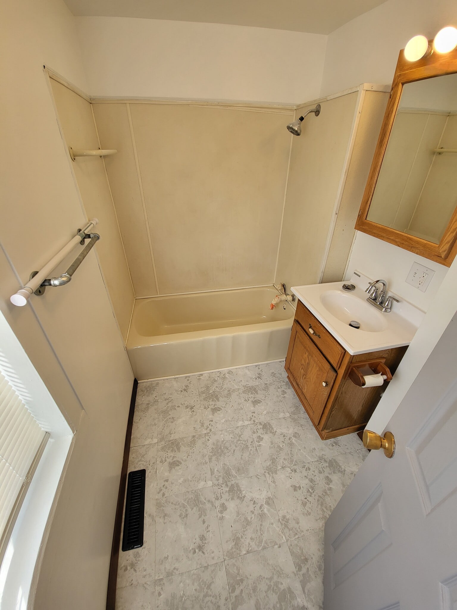 Building Photo - 211 S Marr St