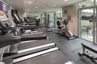 Building Photo - 425 W Beech St