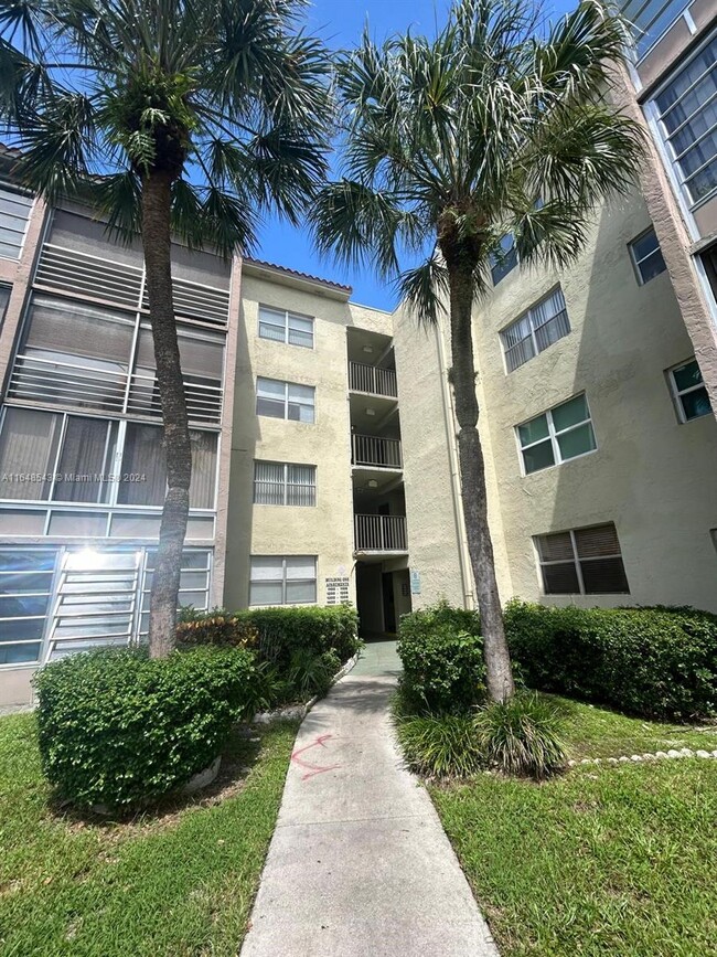 Building Photo - 1800 SW 81st Ave