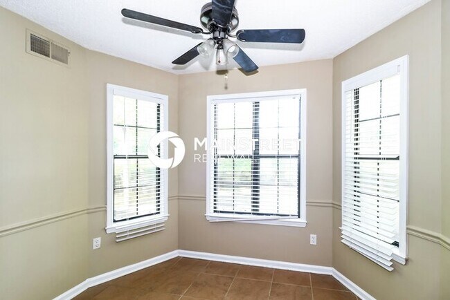 Building Photo - 4 Bedroom Pet-Friendly Home in Cordova, TN with Main Street Renewal