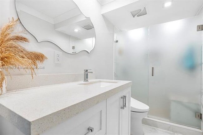 Building Photo - 5555 Collins Ave