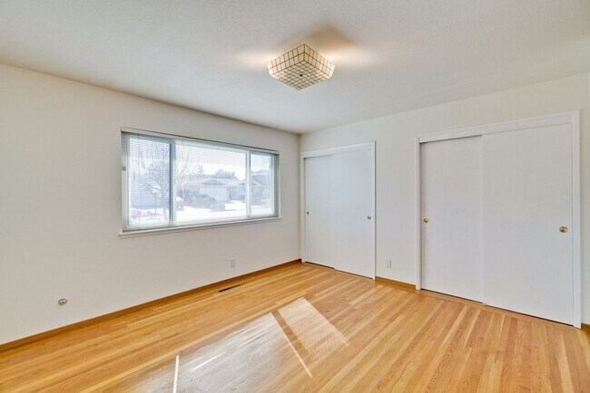Building Photo - 5097 Forest Glen Dr