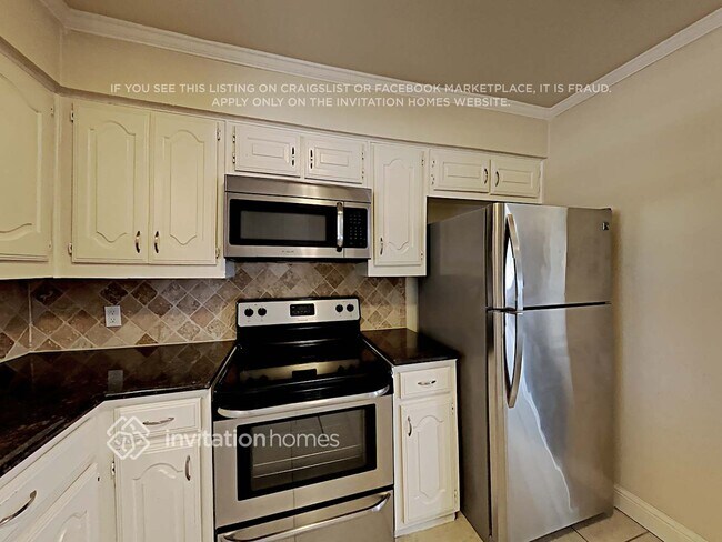 Building Photo - 801 Meadow Creek Dr