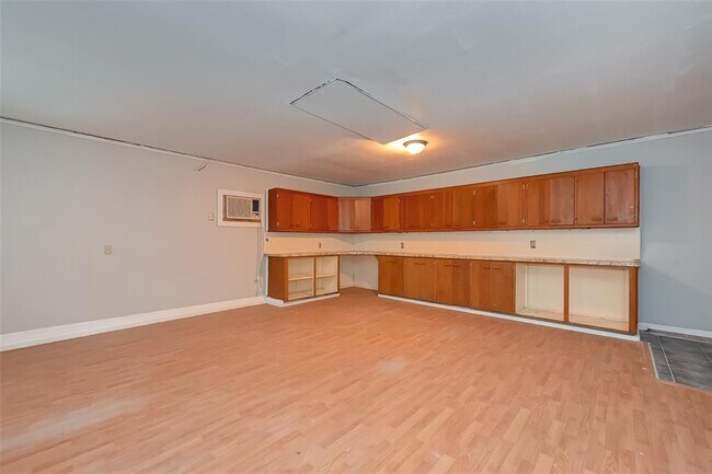 Building Photo - 2709 Adams St