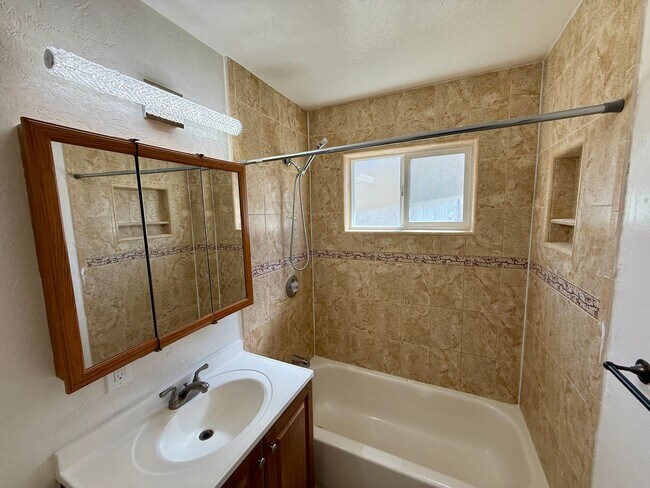 Building Photo - 1805 Bradford Way