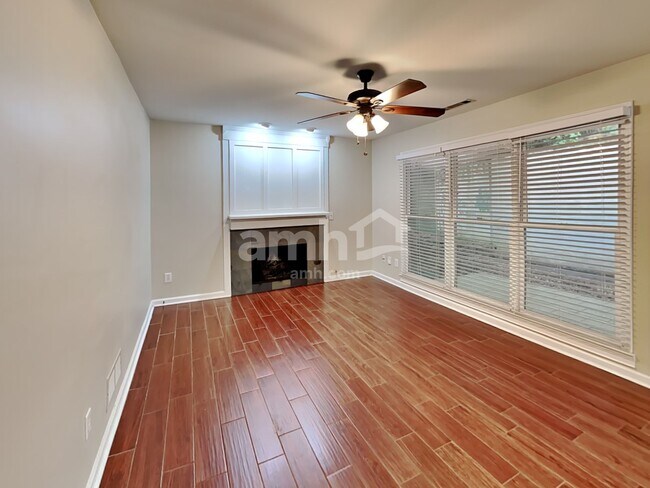 Building Photo - 2011 Aldbury Ln