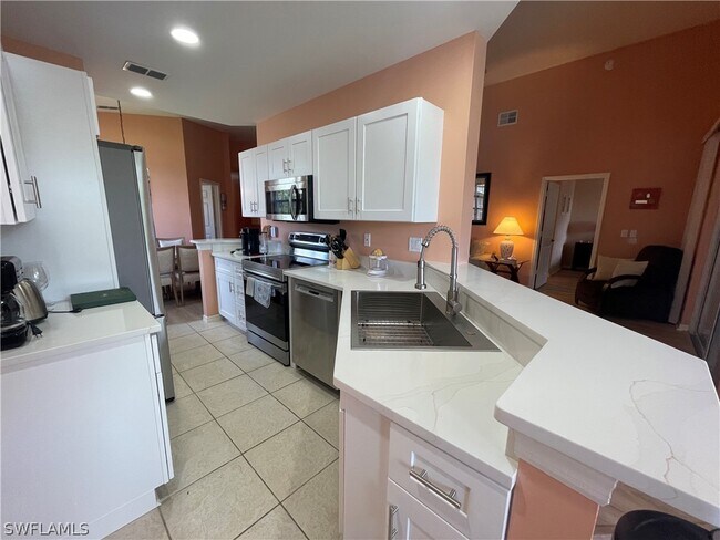 Building Photo - 2021 Crestview Way