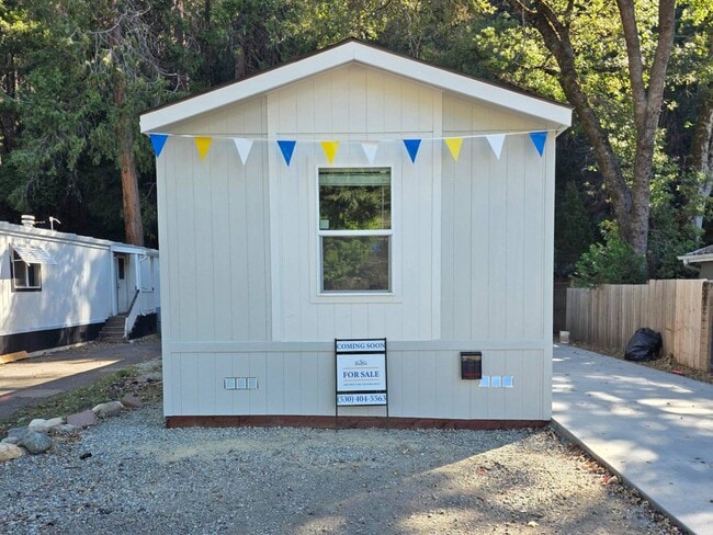 Building Photo - 824 S 1st St