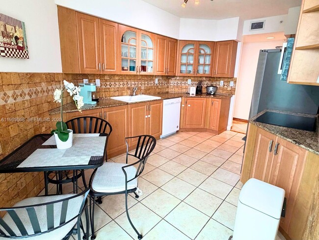 Building Photo - 3370 Hidden Bay Dr